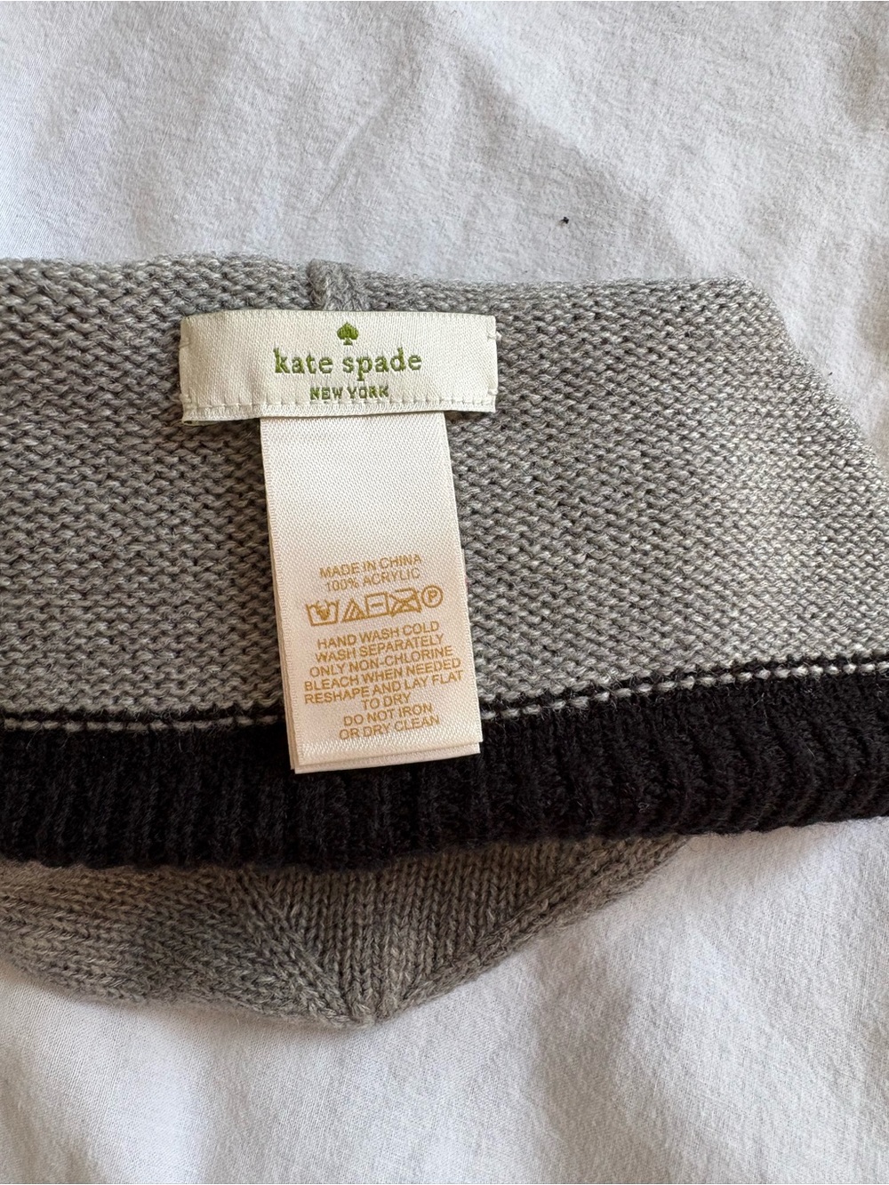 Kate Spade - Two-Tone Gray and Black Knit toque - Picture 3 of 3